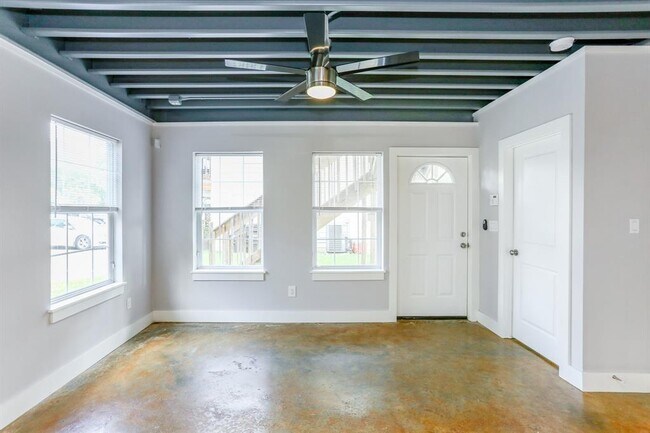 Building Photo - 4120 Beggs St