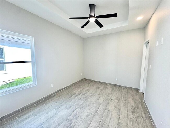 Building Photo - 31 Dragonfly St