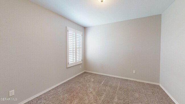 Building Photo - 13648 Samlesbury Ave