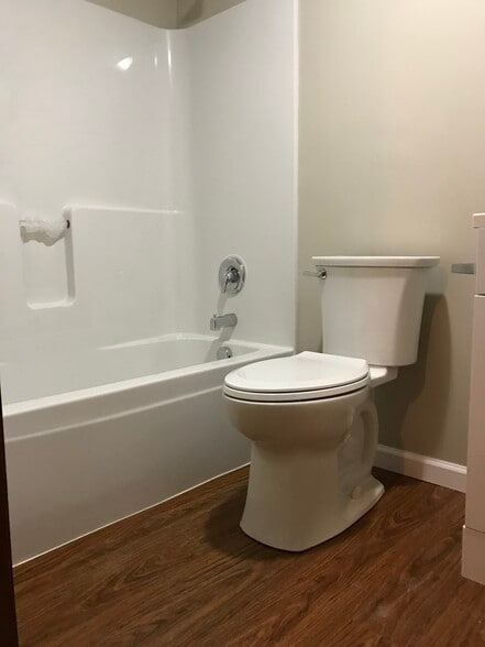 2nd full bathroom - 940 McBryde Ln