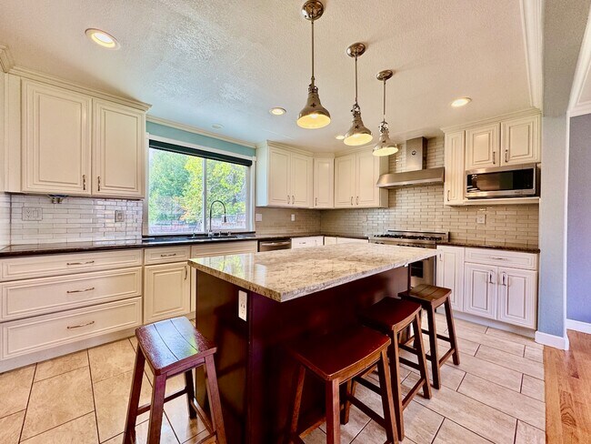 Building Photo - 5317 Creek Estates