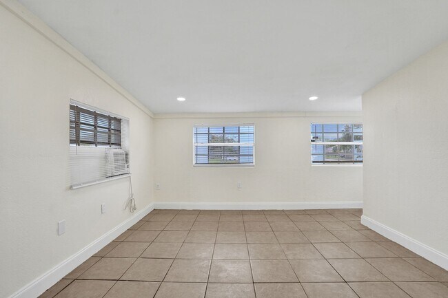 Building Photo - 4BR Corner Home (4th from FL Room) | No HOA | Large Fenced Yard | Move-In Ready