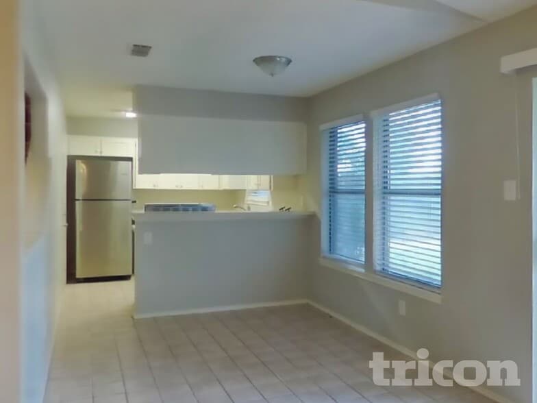 Building Photo - 6705 Lampe Ct