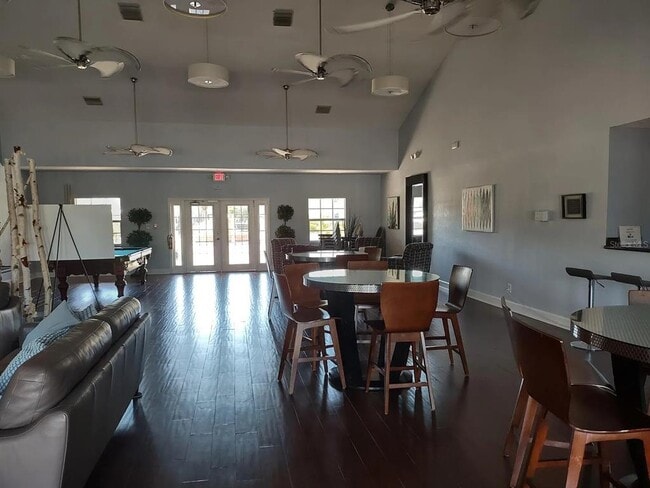Building Photo - 3893 Pompano Dr SE