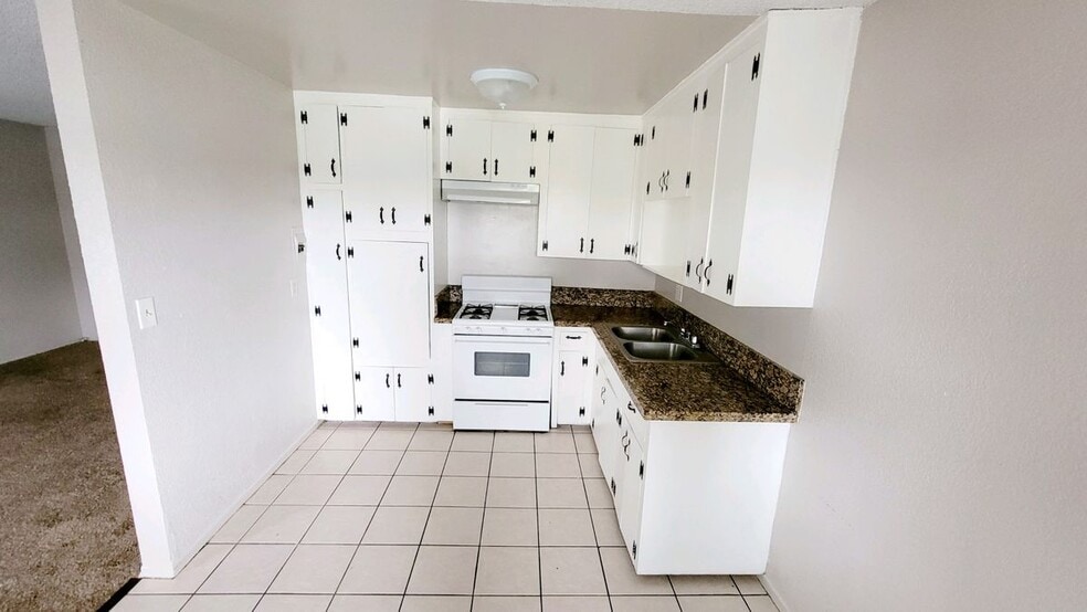 Building Photo - 1210 W Stoneridge Ct