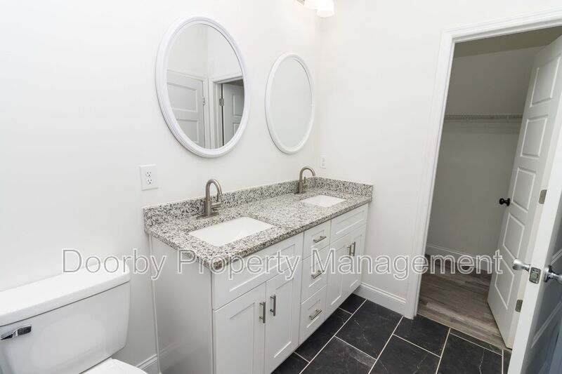 Building Photo - 1213 N Chamberlain Ave