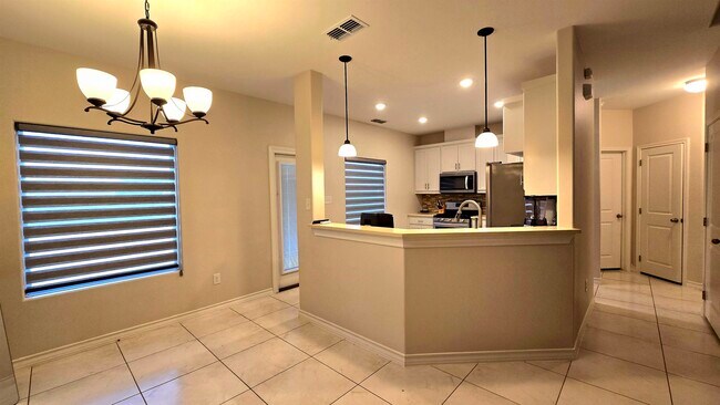 Building Photo - 6007 Vero Dr