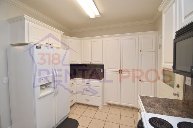 Building Photo - Updated 3 Bedroom, 2 Bath Home