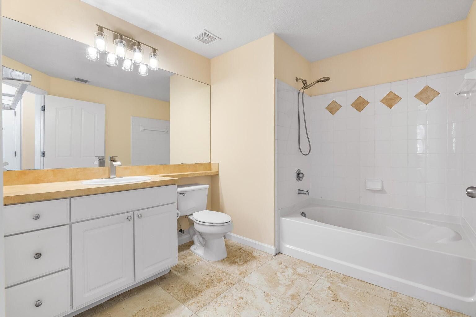 Building Photo - 9901 Baywinds Dr
