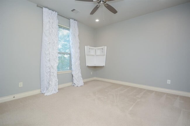 Building Photo - 64 Daffodil Meadow Pl