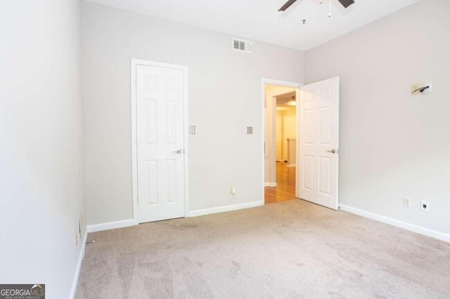 Building Photo - 1250 Parkwood Cir SE