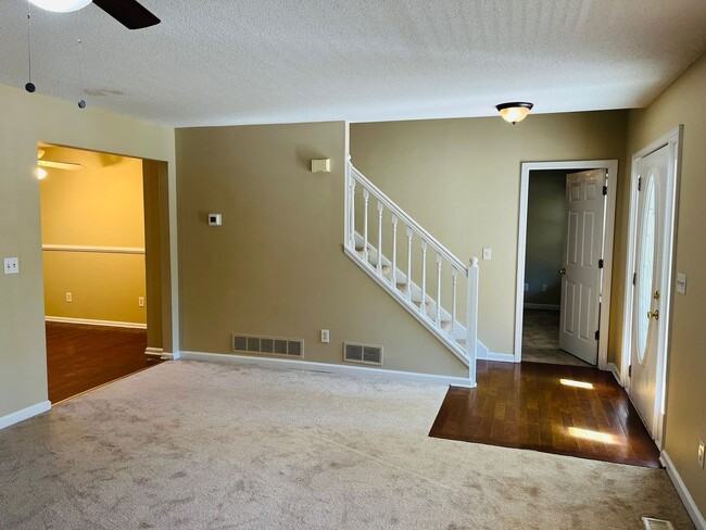 Building Photo - Charming 3 bed, 2 full bath home in Villa Rica!