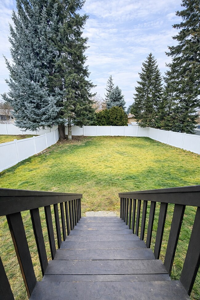 Building Photo - 9911 N Indian Trail Rd