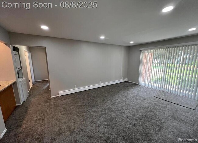 Building Photo - 2445 Torquay Ave