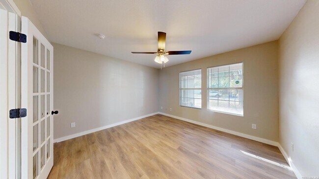 Building Photo - 145 S Willow Way