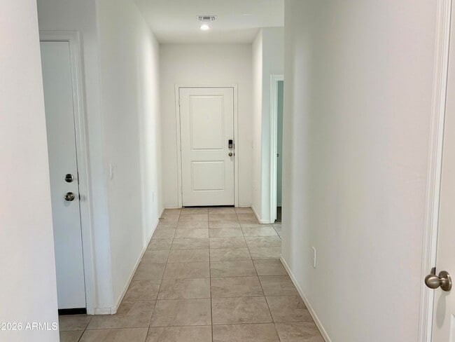 Building Photo - 1575 E Lardner Dr