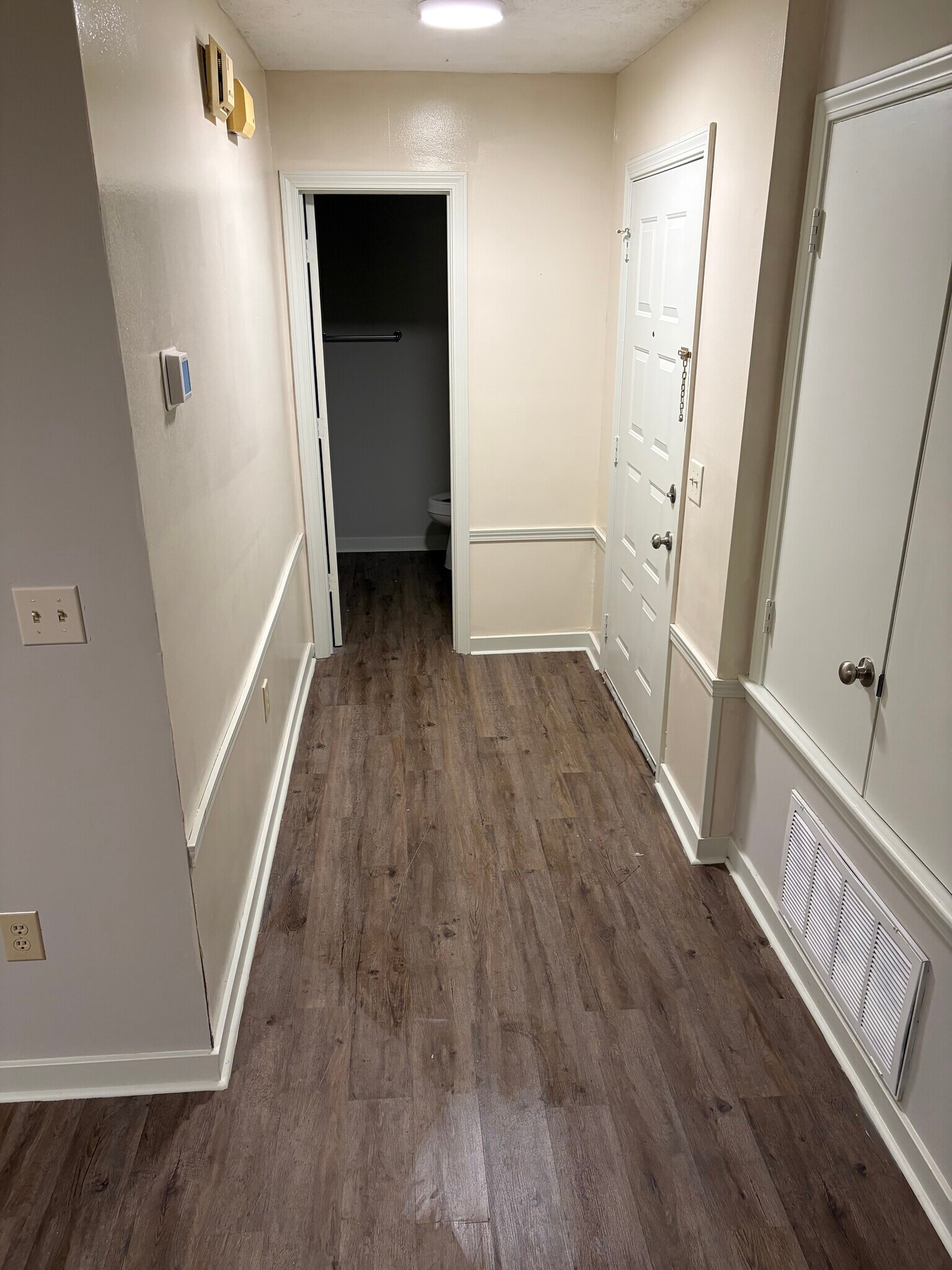 Building Photo - 2437B River Oaks Blvd