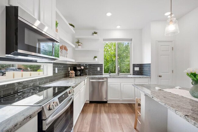 Building Photo - 10280 Yampa St