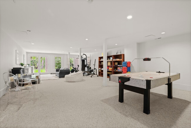 Building Photo - 7 Mayflower Ln