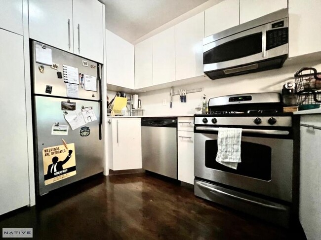 Building Photo - 3 bedroom in Brooklyn NY 11222