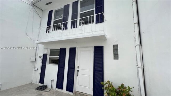 Building Photo - 2061 NE 123rd St