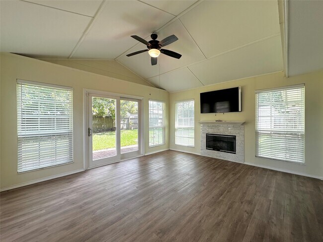 Building Photo - 9626 Highmeadow Dr