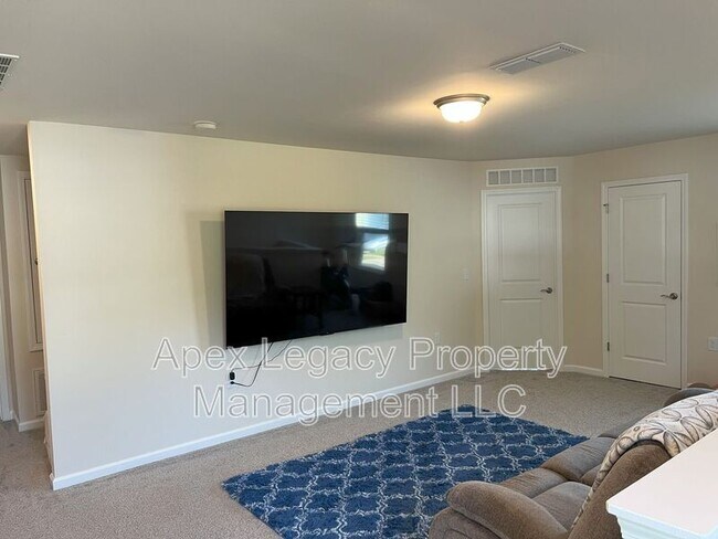 Building Photo - 1501 Rhodes Pond St