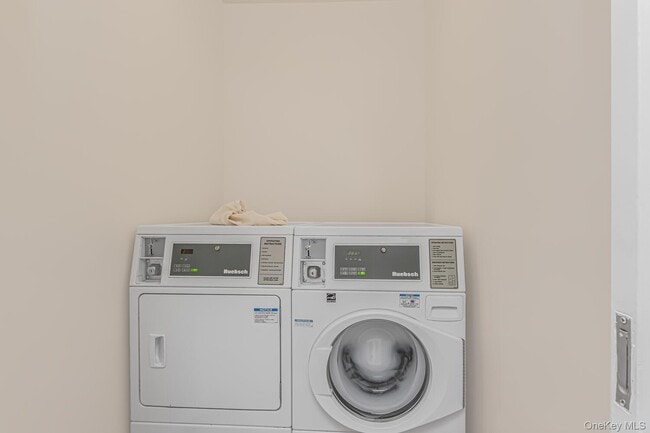 Building Photo - 5630 Riverdale Ave