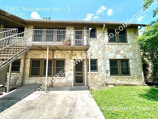 Building Photo - 218 E Rosewood Ave