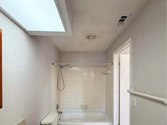 Building Photo - 1454 Trotter Rd