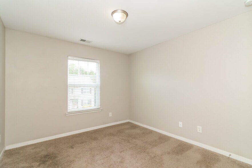 Building Photo - 737 Fieldcrest Dr