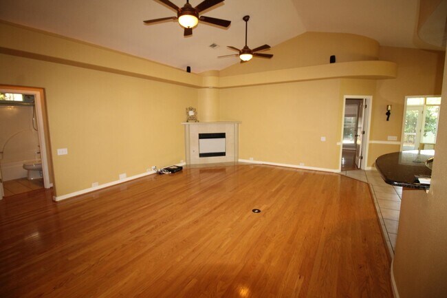 Building Photo - 9945 Rail Cir