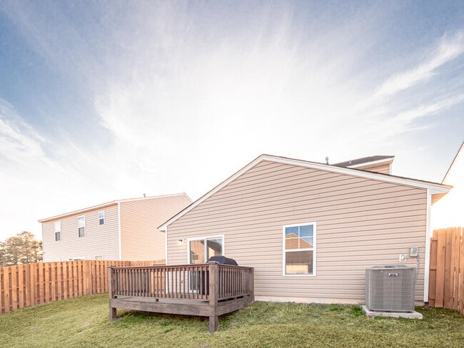 Building Photo - 1719 Camazay Dr