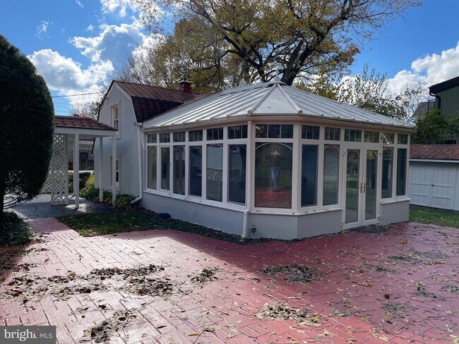 Building Photo - 10130 Blake Ln