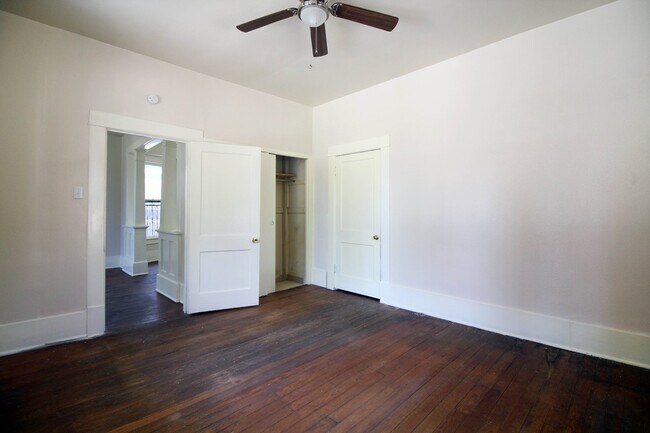 Building Photo - Historically charming home ready for move in!
