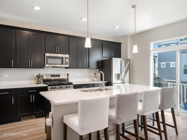 Building Photo - 1080 Bogart St