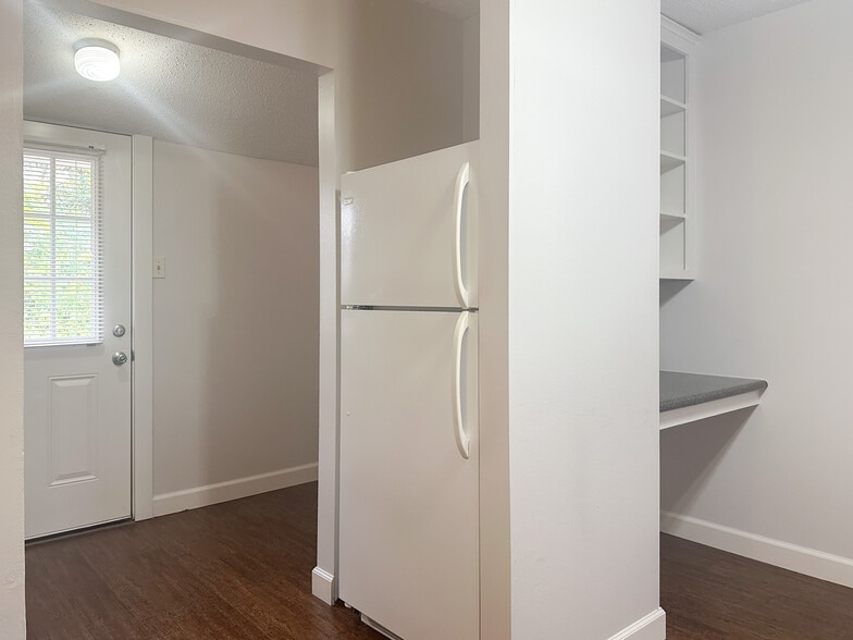 Building Photo - 406 E Wells St