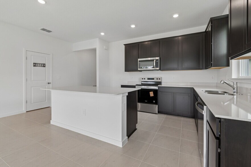 Building Photo - 11243 Sycamore Glen Loop
