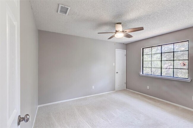 Building Photo - 10905 Wintergreen Hill