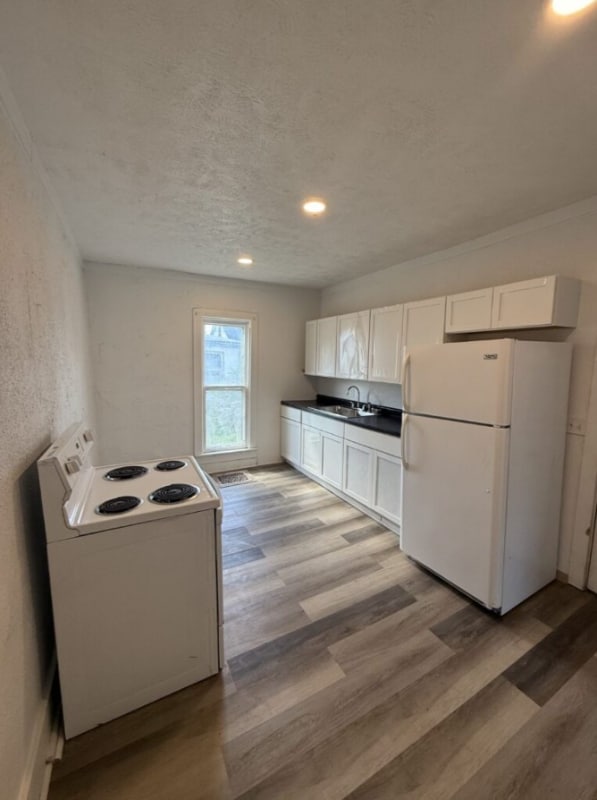 Building Photo - 803 5th Ave