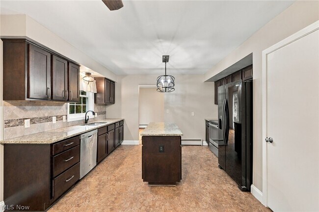 Building Photo - 3527 E Smith Rd