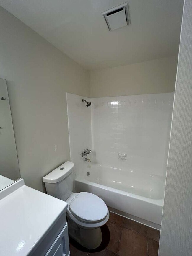 Building Photo - Upgraded 2 Bedroom 2 Bath Condo, Available Now!
