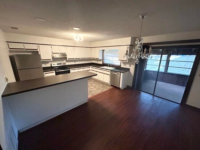Building Photo - Spacious 3-Bedroom Home with Fenced Yard &...