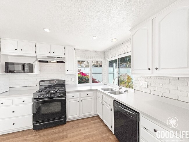 Building Photo - Charming 4BD/3BA 2-Story House in Spring Valley W/ W/D, A/C, Large Balcony, & Community Pool, Par...