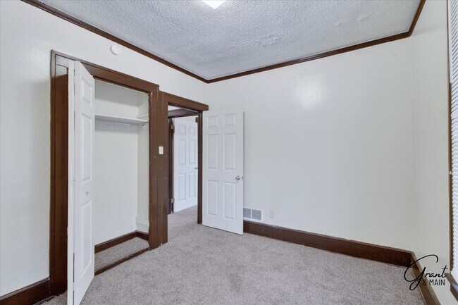 Building Photo - 58/60 Alger - FDR - T