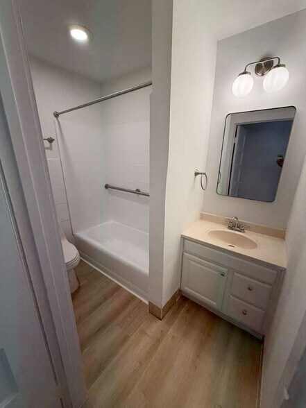 Bathroom - 1109 Walton St