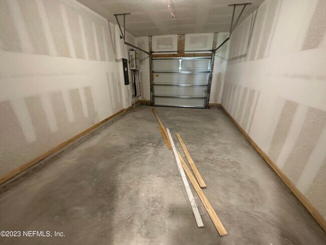 Building Photo - 110 Java Ln