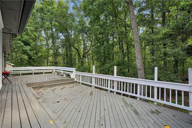 Building Photo - 2063 Six Branches Dr