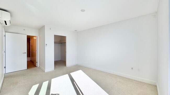 Building Photo - PET FRIENDLY! BEAUTIFUL 2 BEDROOM UNIT ON ...
