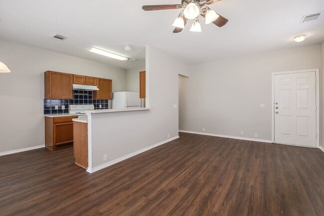 Building Photo - 14904 Antique Finish Dr